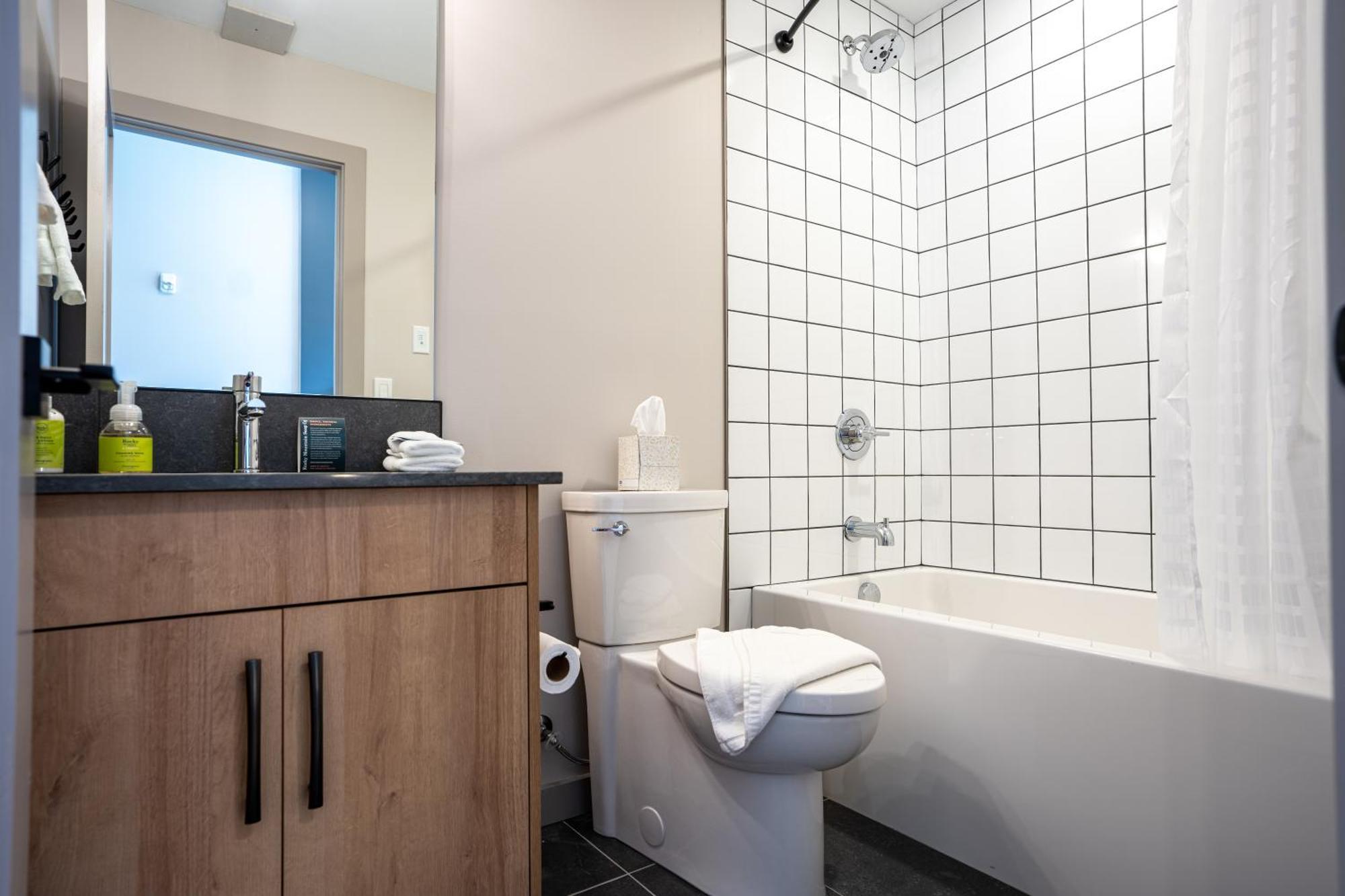 Basecamp Suites レベルストーク エクステリア 写真