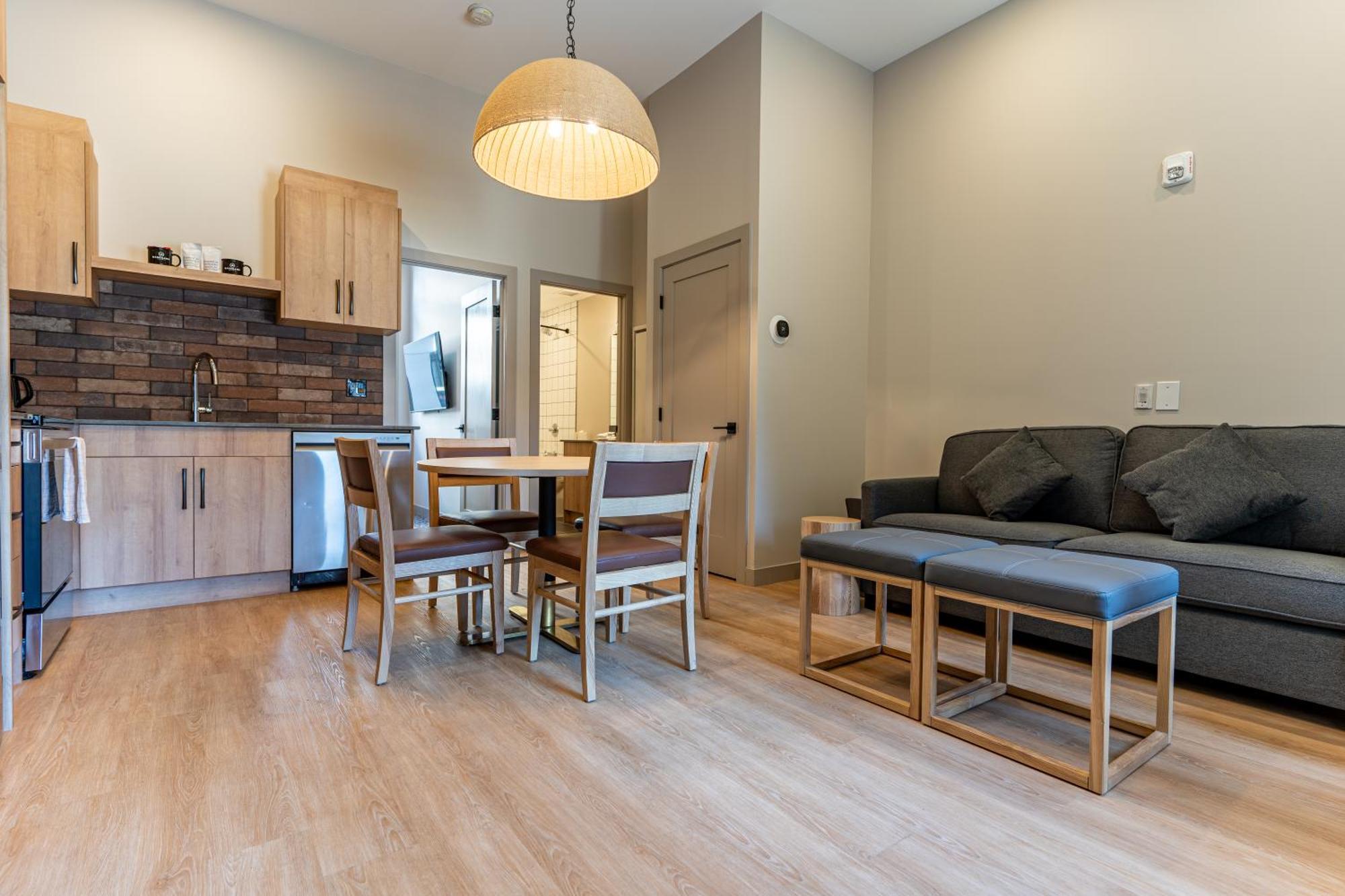 Basecamp Suites レベルストーク 部屋 写真