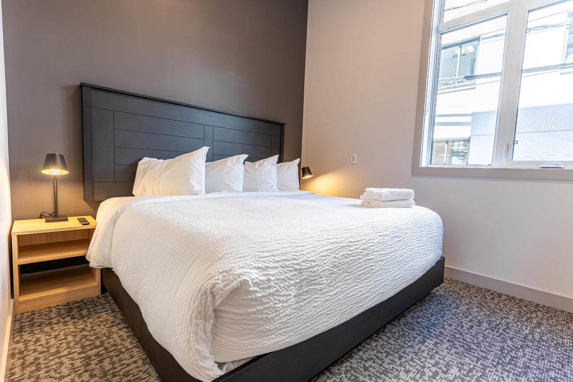 Basecamp Suites レベルストーク 部屋 写真