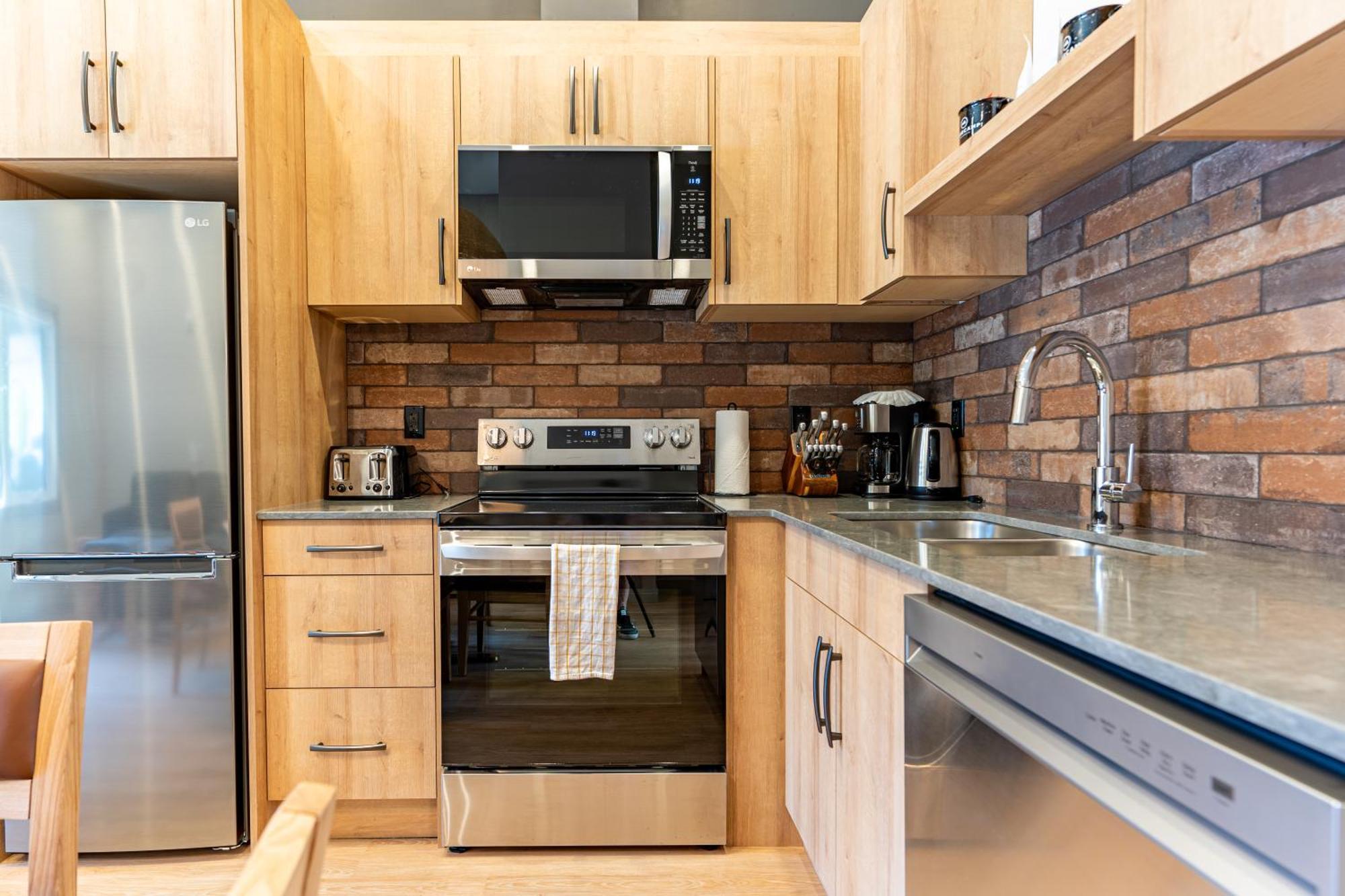 Basecamp Suites レベルストーク 部屋 写真