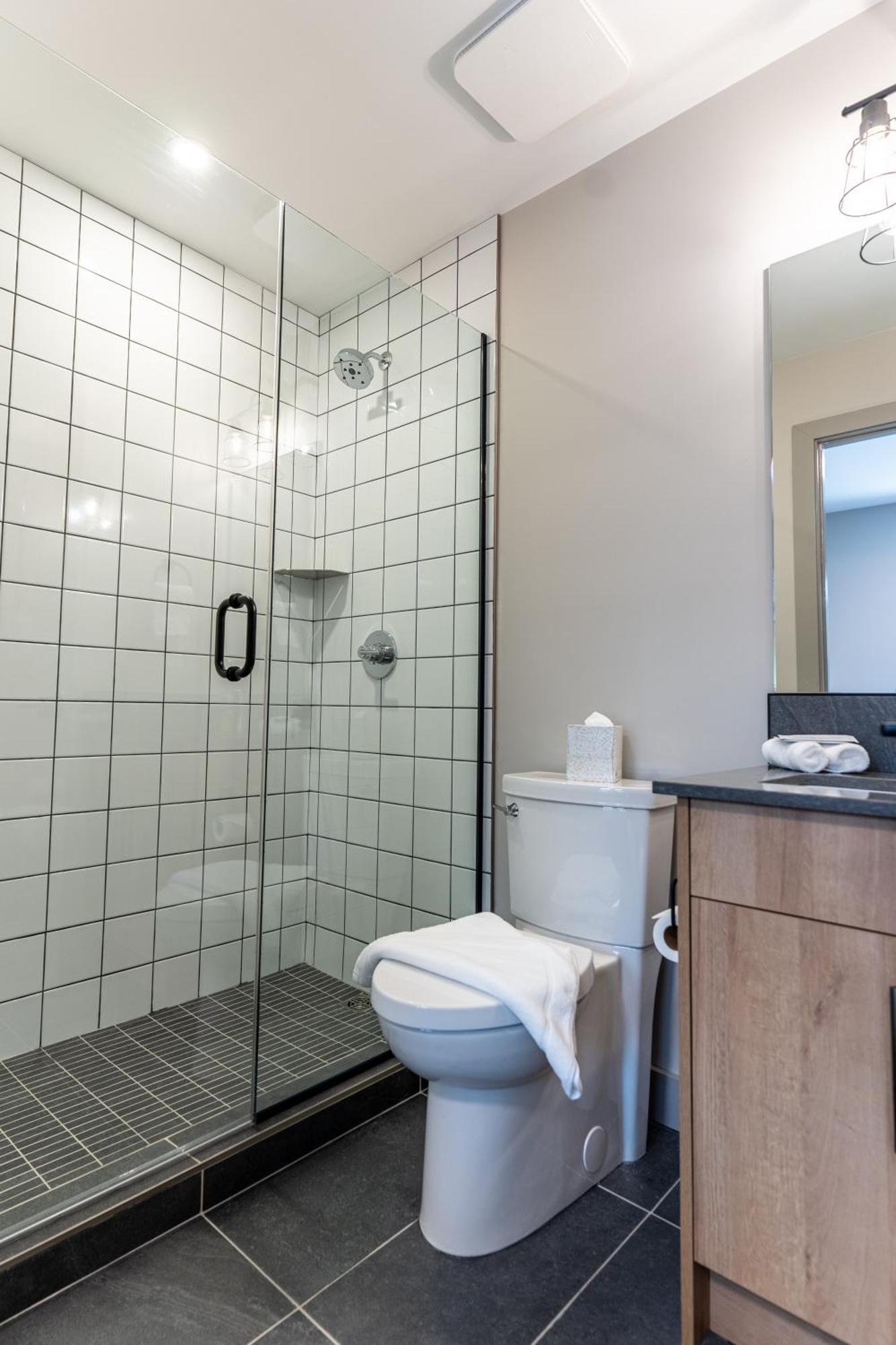 Basecamp Suites レベルストーク 部屋 写真