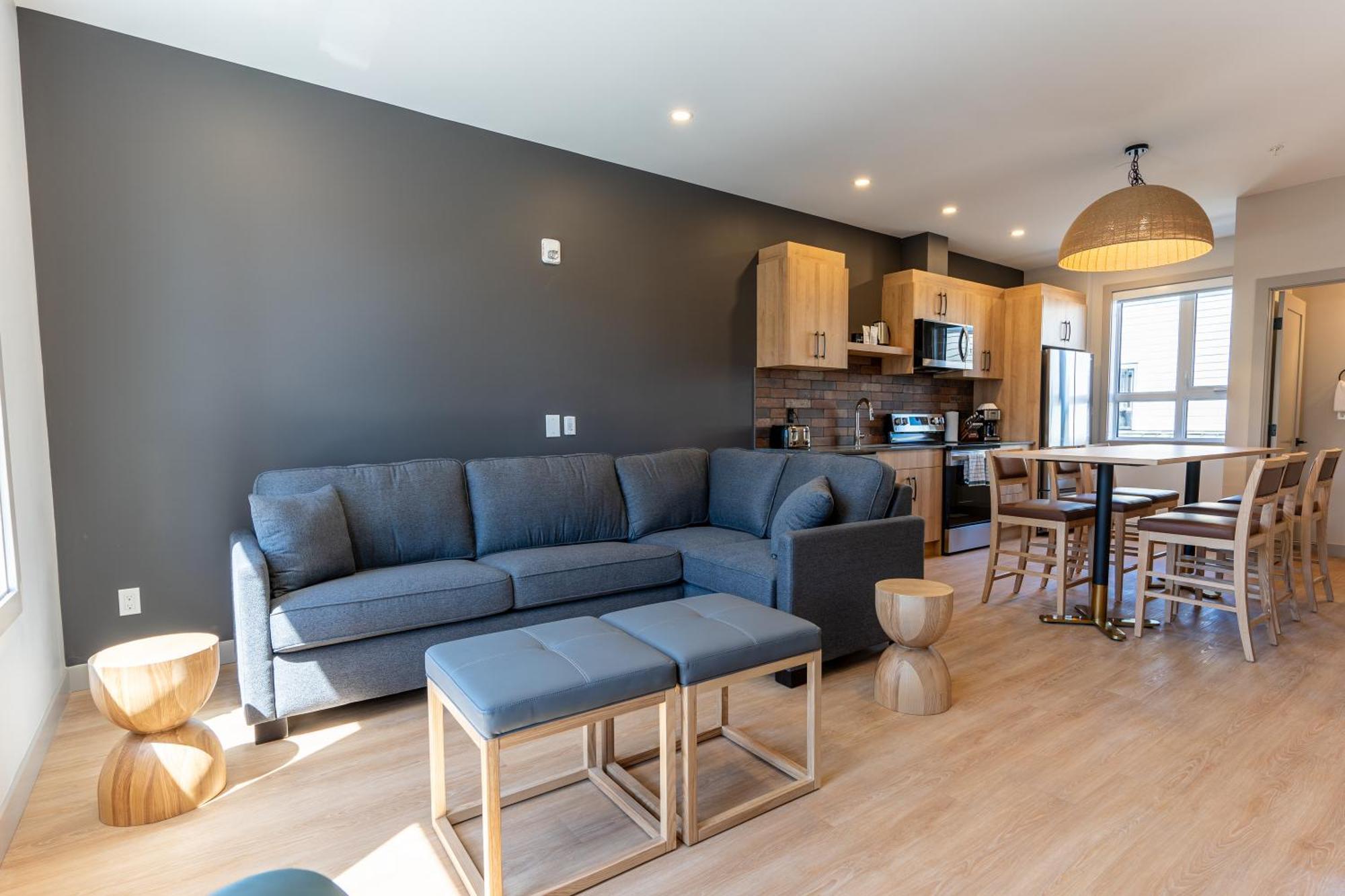 Basecamp Suites レベルストーク 部屋 写真