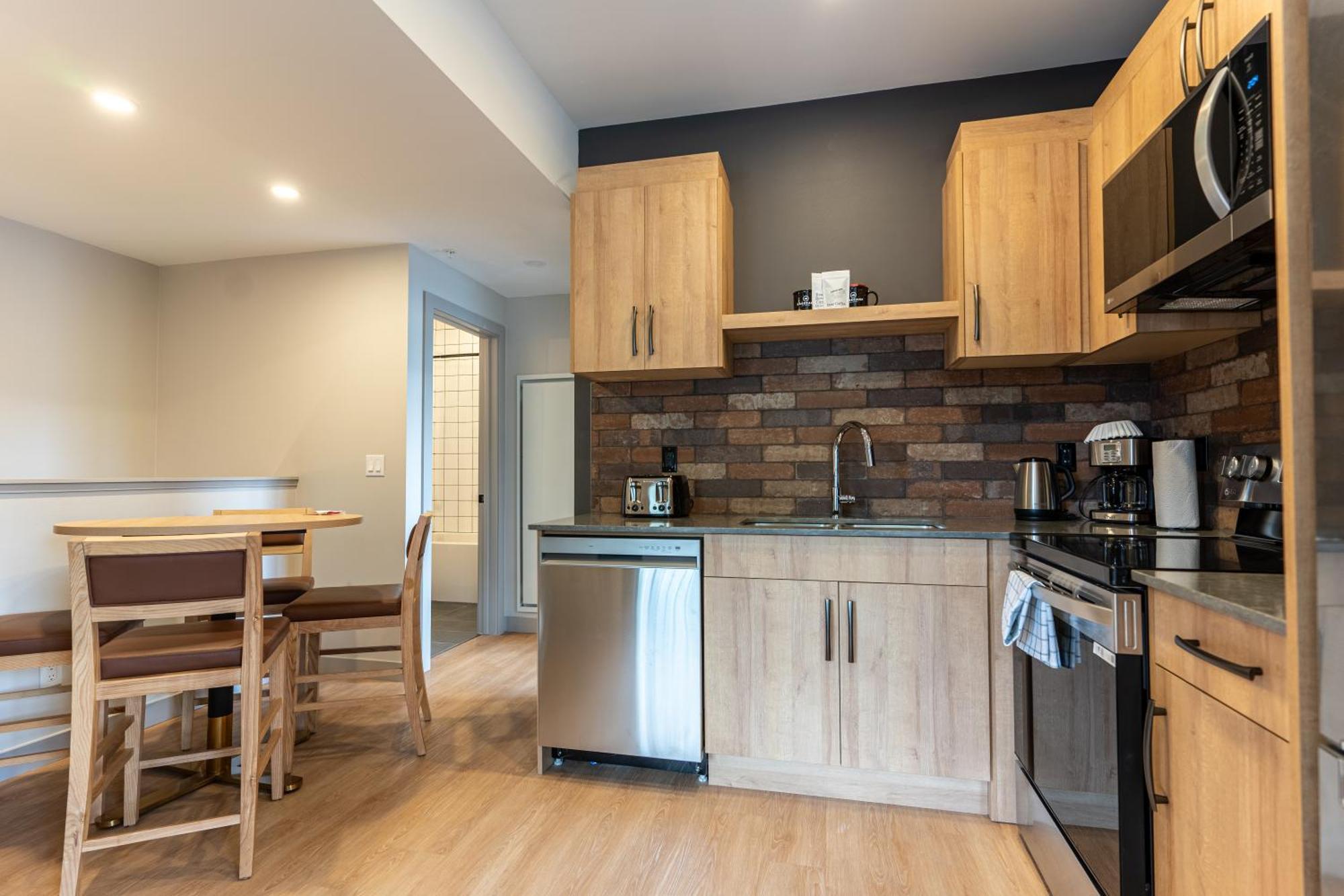 Basecamp Suites レベルストーク 部屋 写真