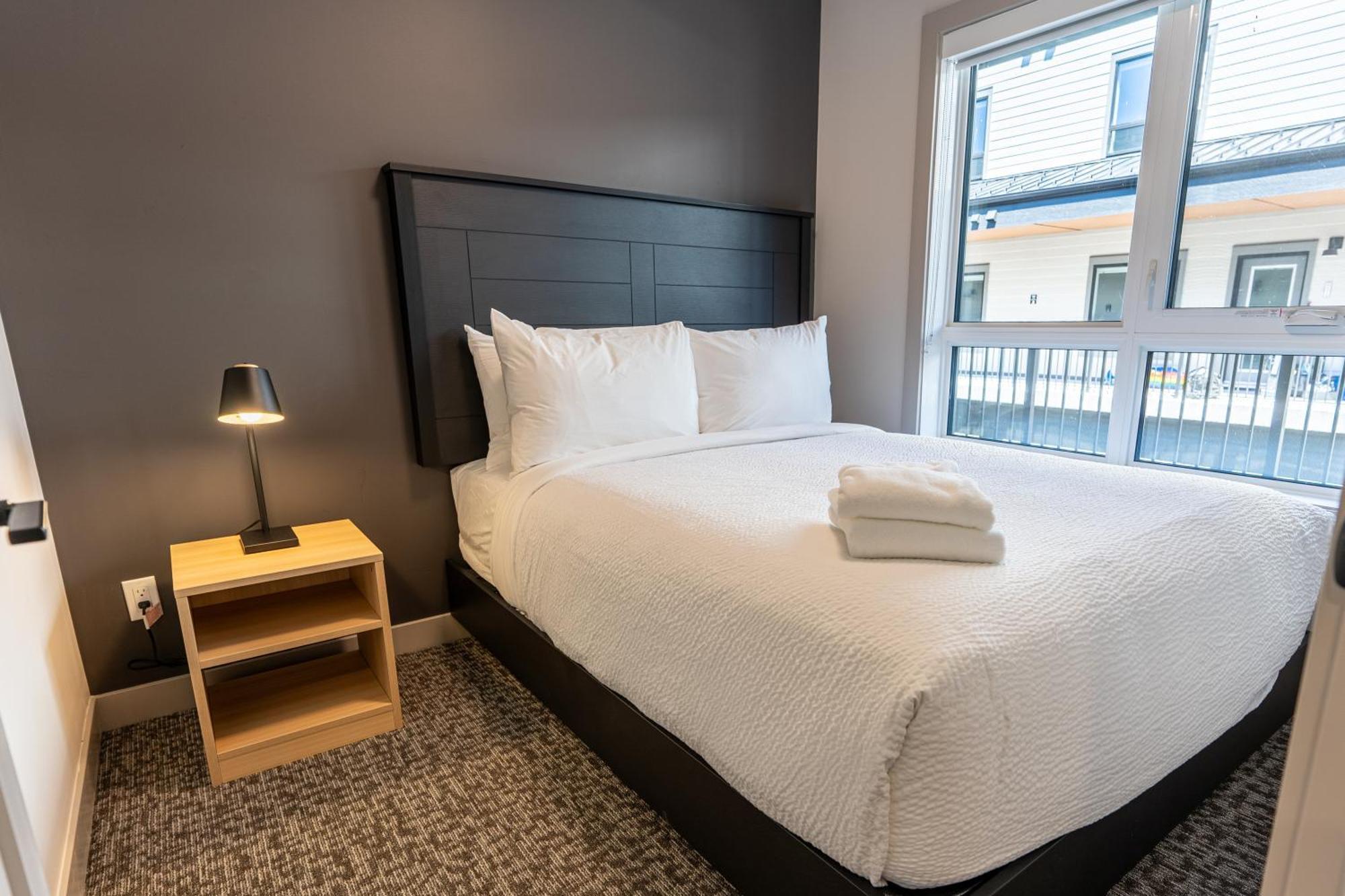 Basecamp Suites レベルストーク 部屋 写真