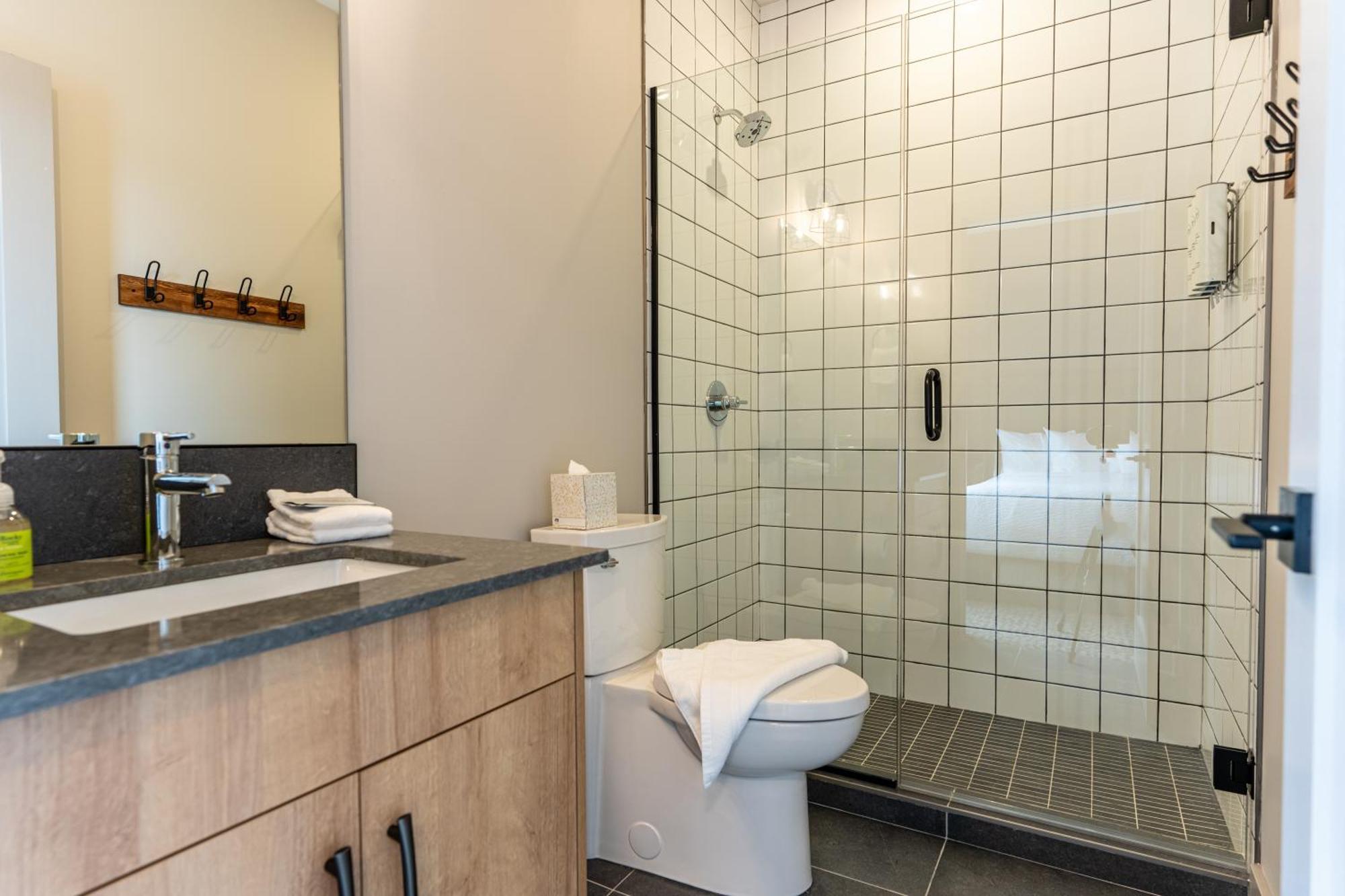 Basecamp Suites レベルストーク エクステリア 写真